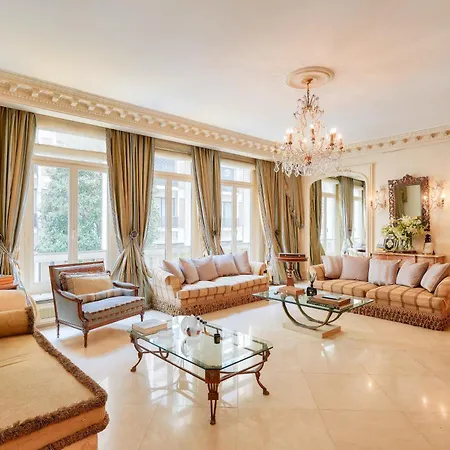 Royal Montaigne Paris