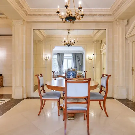 Royal Montaigne Apartamento *