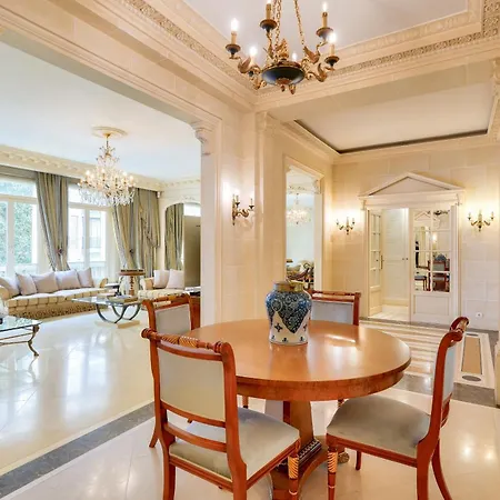 Royal Montaigne Paris