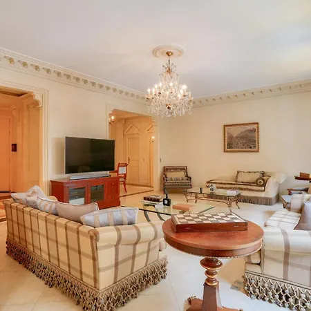 Apartment Royal Montaigne Paris