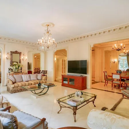 Royal Montaigne Apartment